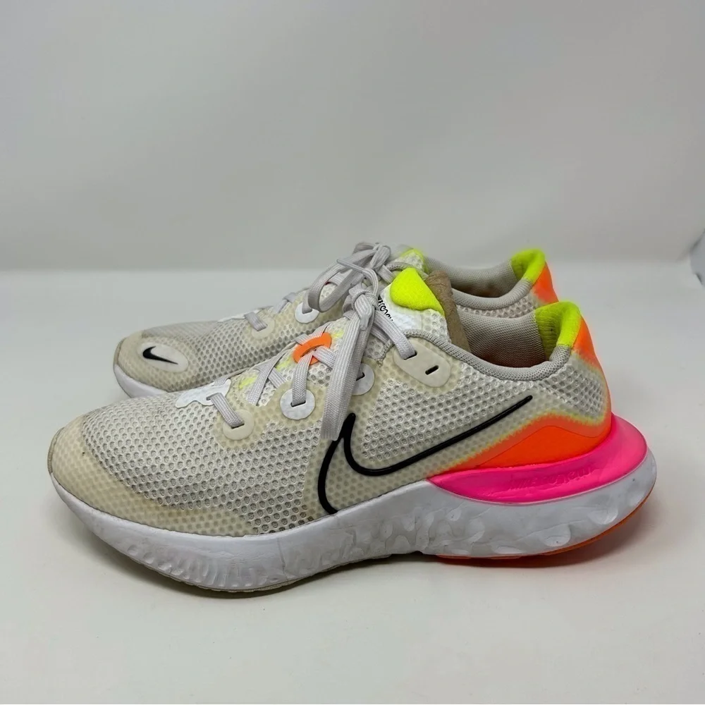 Nike Renew Run Platinum Pink Blast Lace Up Athletic Sneakers Size 6.5 Y (EU 39)